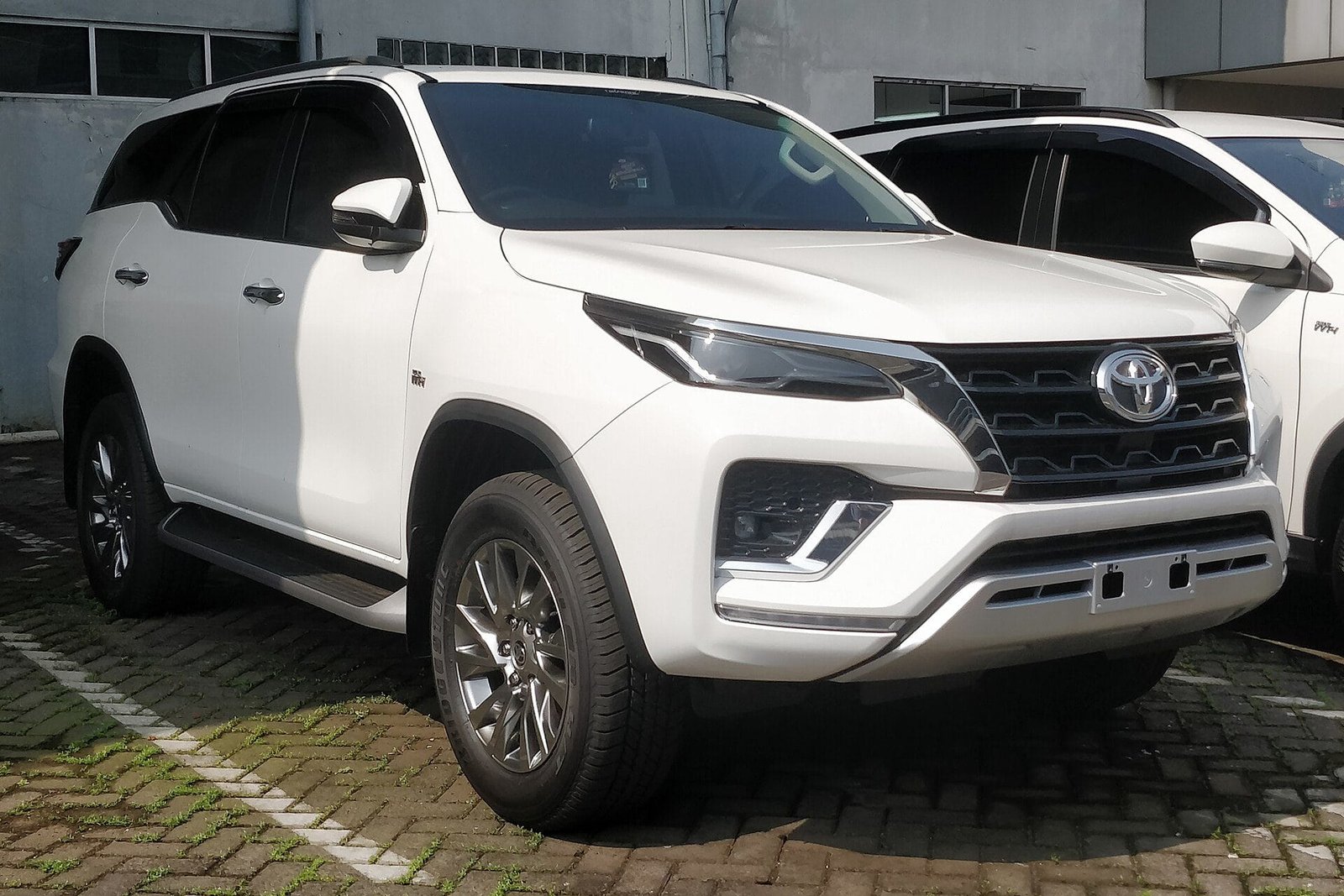 Toyota Fortuner, private car with driver in Bali